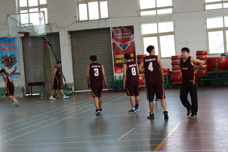 我公(gōng)司籃球代表隊參加長(cháng)清區(qū)“滬農商(shāng)銀行杯”籃球比賽